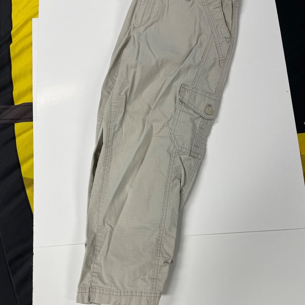 Eddie Bauer Twill 6 Pocket Cargo Cream Capris Size 8 Petite - Picture 3 of 9
